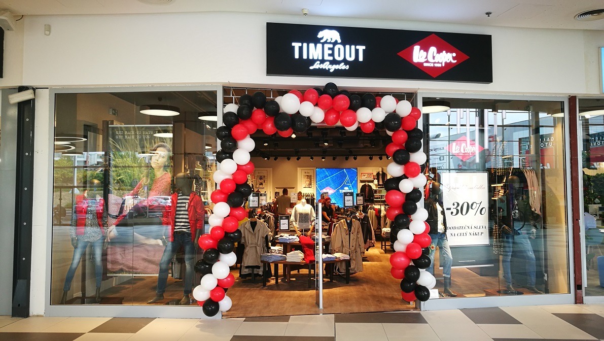 Timeout a Lee Cooper